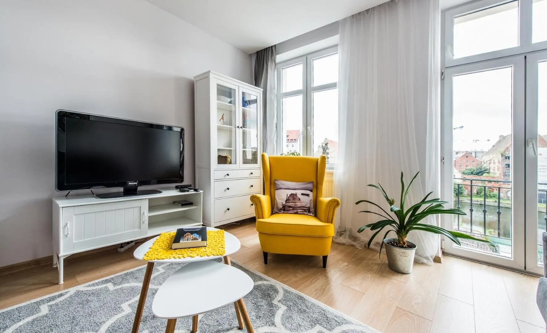 Lts Rent Comfortable River View & Art, Four Rooms Гданьск Апартаменты